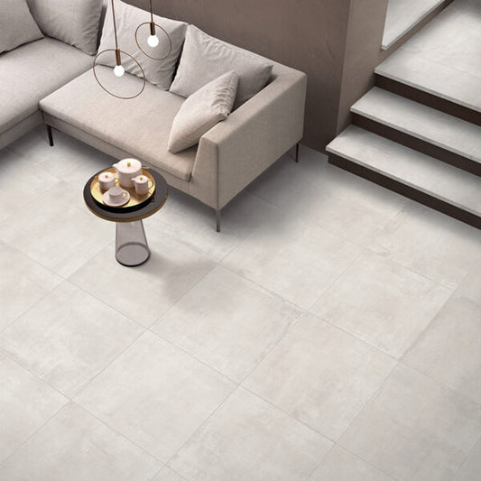 Ceramica Valsecchia Galaxy 'White', crèmewitte betonlook vloertegels van bovenaf met bank en traptreden in dezelfde tegel