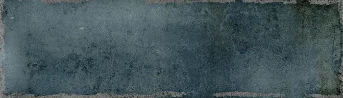 Estudio Cerámico Hackney 'Dark Blue', losse donkerblauwe wandtegel met verweerde handvormlook