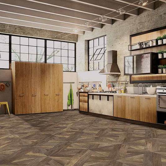 Tuscania Intarsio 'Moro', bruine houtlook vloertegels met vlechtpatroon in een industriële loftkeuken met kasten