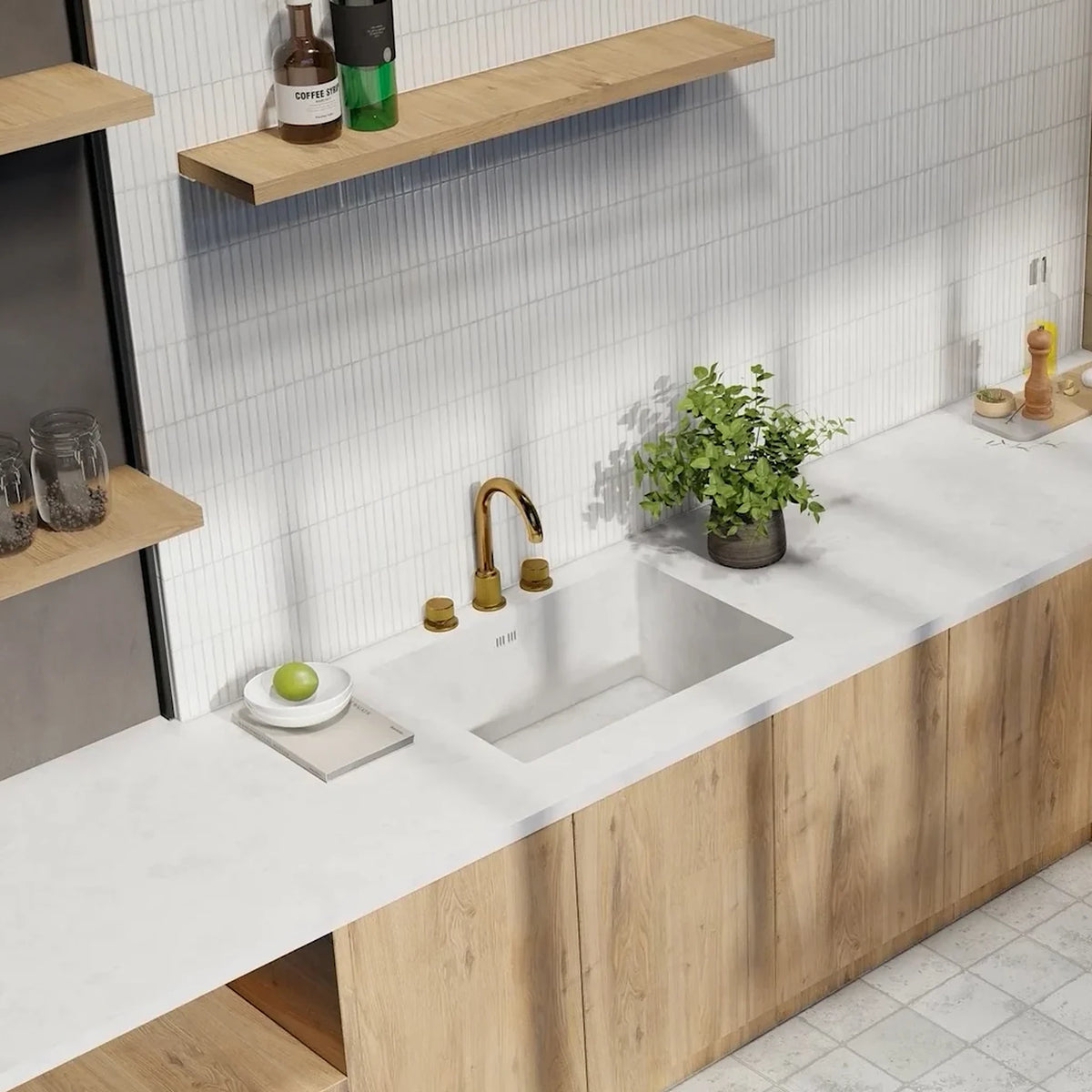 Estudio Cerámico Karatsu 'Polar White', witte geribbelde wandtegels boven het aanrecht in een keuken met houten fronten