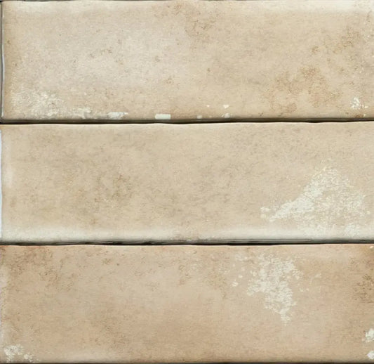 Estudio Cerámico Matcha 'Sand', drie losse beige wandtegels met glanzend gevlamd glazuur