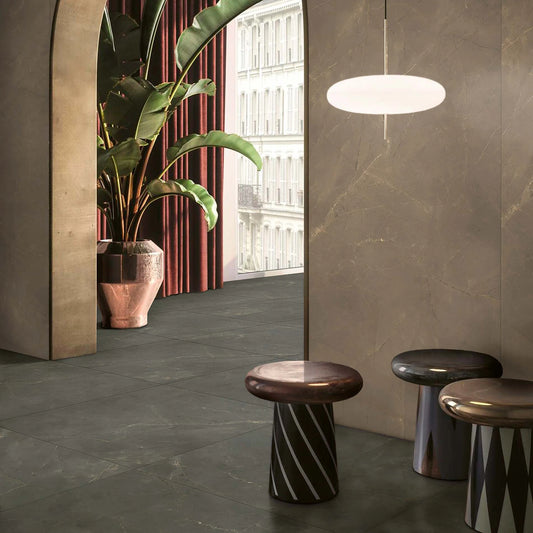EnergieKer Amani 'Cool', hal met donkergrijze marmerlook vloer 120x120 en wand in Oud 120x280