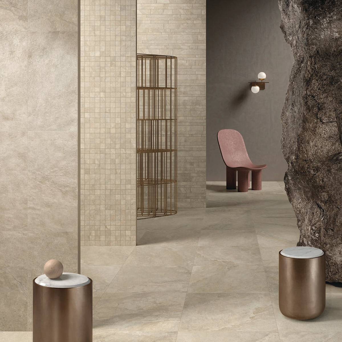 Lea Ceramiche Anthology 'Desert Worn', Mosaico 36 op een zuil, Natural 60x60 op de vloer en 30x60 op de wand
