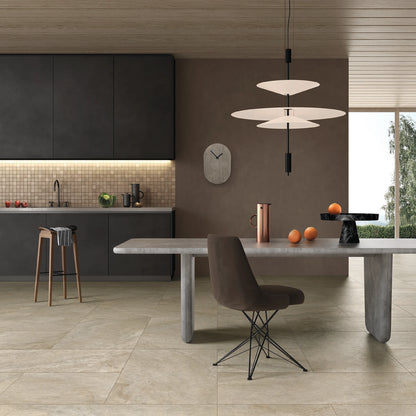 Lea Ceramiche Anthology 'Desert Worn', Worn 60x120 en 60x60 in een eetkeuken, achterwand in Mosaico 36