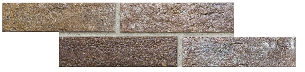 Ceramica Rondine Bristol 'Red', vier losse bruine baksteenlook tegels in halfsteensverband op een witte achtergrond
