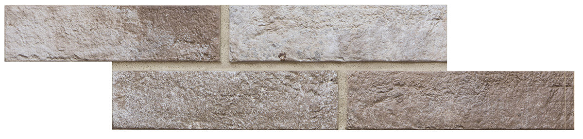 Ceramica Rondine Bristol 'Rust', vier losse grijsbeige baksteenlook tegels in halfsteensverband op een witte achtergrond