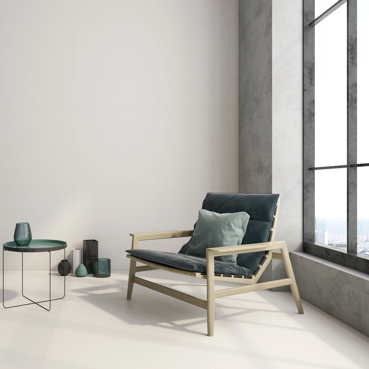 Argenta Cerámica Carpenter 'Albar', crèmekleurige vloer- en wandtegels in een loft met houten fauteuil bij een hoog raam