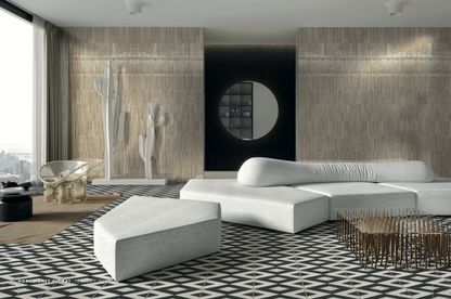 Keradom Home 'Honey', beige geribbelde wandtegels in een woonkamer met witte loungebank en zwart-witte vloer