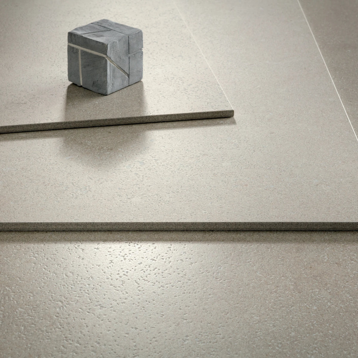 Lea Ceramiche Intense 'Perle', vloer- en wandtegel beige en grijs mat 120x120cm