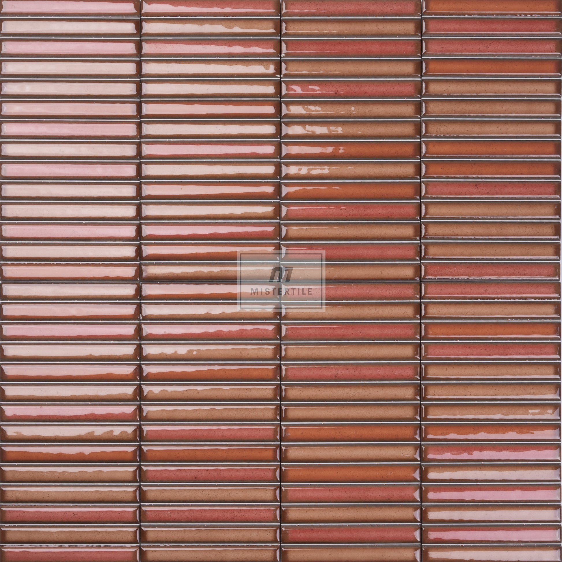 Estudio Cerámico Karatsu 'Rusty Red', wandvlak van rood-bruine tegels met glanzende ribbels en terracotta tot roze nuances