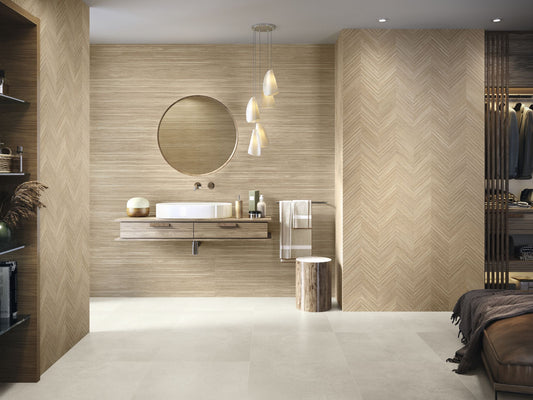 Baldocer Cerámica Larchwood 'Alder', beige houtlook wandtegels in een badkamer met ronde spiegel