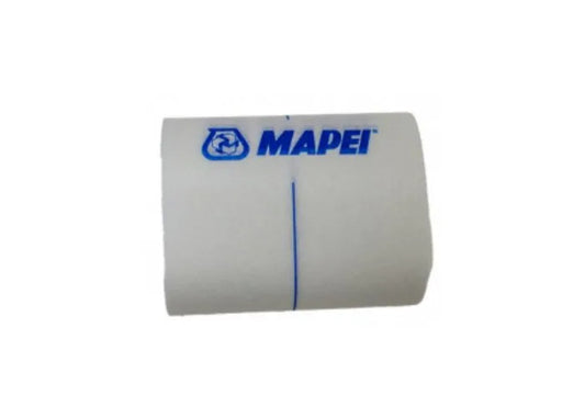 Opgerolde witte Mapei Kimband met blauwe middenstreep op een witte achtergrond