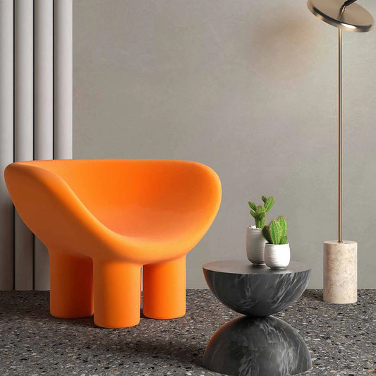 EnergieKer Medley 'Anthracite', vloer 120x120cm onder een oranje fauteuil en zwart bijzettafeltje