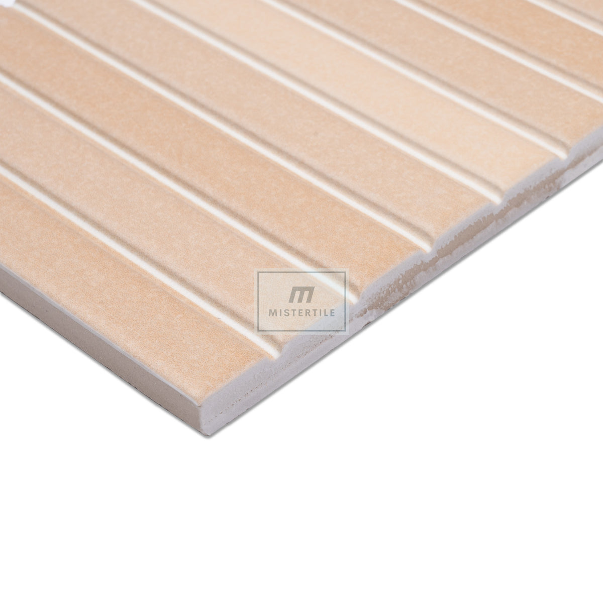 Estudio Cerámico Roku 'Beige', detail van de hoek en de dikte van de beige gegroefde wandtegel