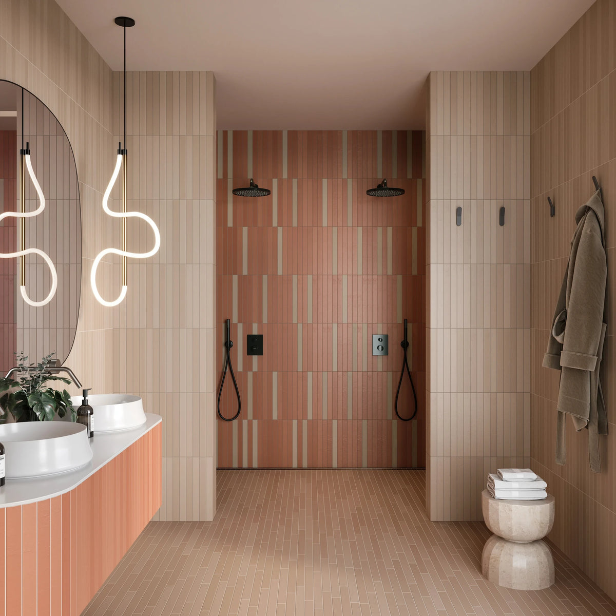 Keradom Twiggy 'Mattone', terracotta douchewand en badmeubel met beige wandtegels in een badkamer met twee waskommen