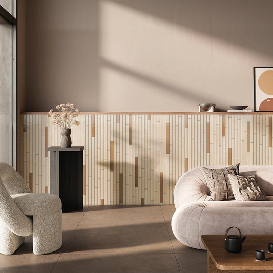 Keradom Twiggy 'Dune', zandgele matte wandtegels met taupe accenten achter een bank in een zonnige woonkamer