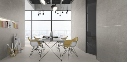 Argenta Cerámica Wave 'Resin Concrete', grijze betonlook wandtegels in een kantoorruimte met vergadertafel, stoelen en raam