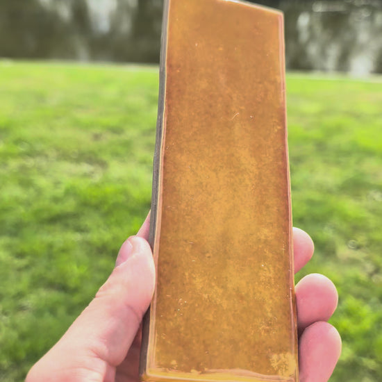 Wandtegel Estudio Cerámico Matcha Caramel (geel) glans 6x18,5 video