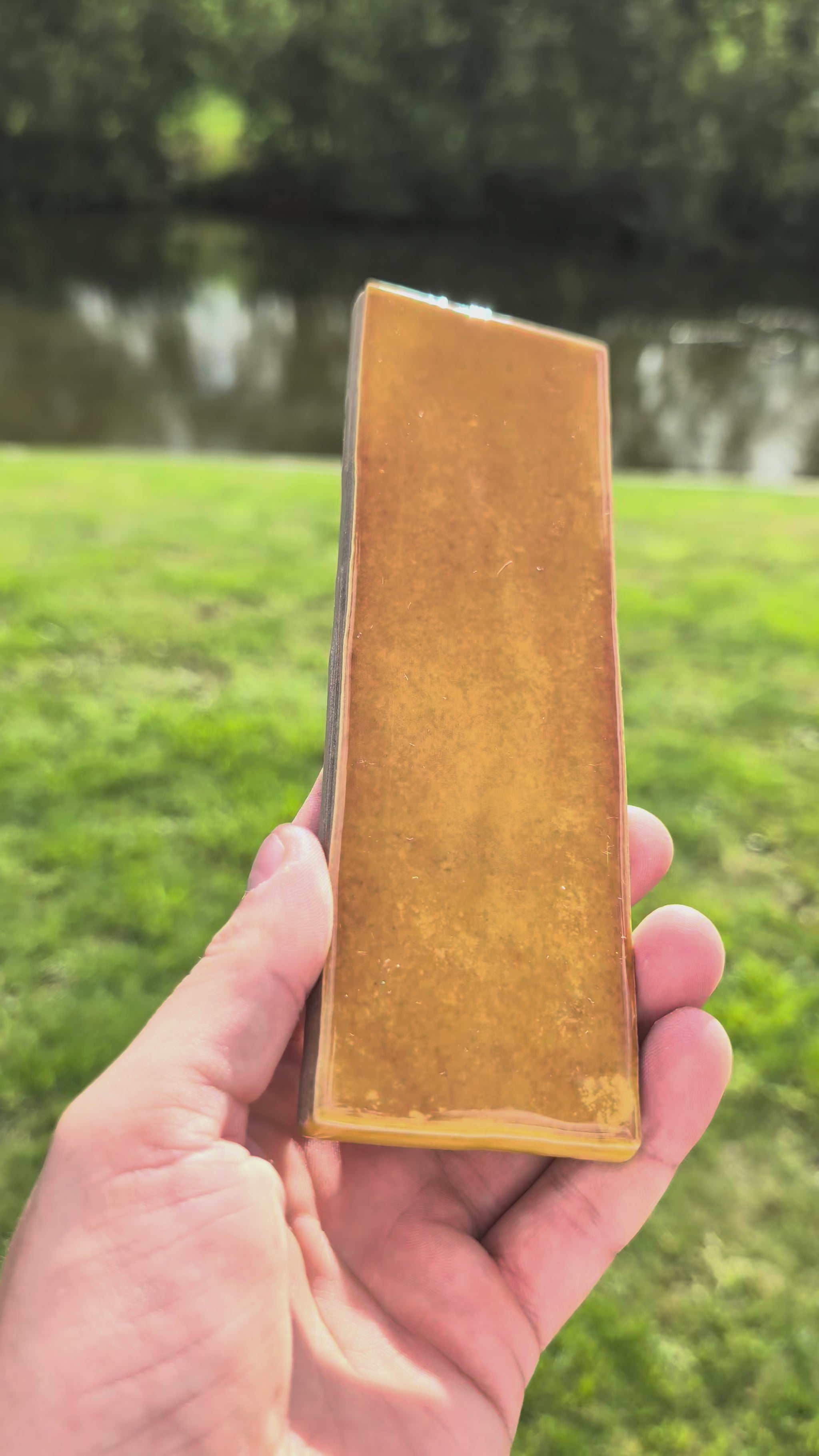 Wandtegel Estudio Cerámico Matcha Caramel (geel) glans 6x18,5 video